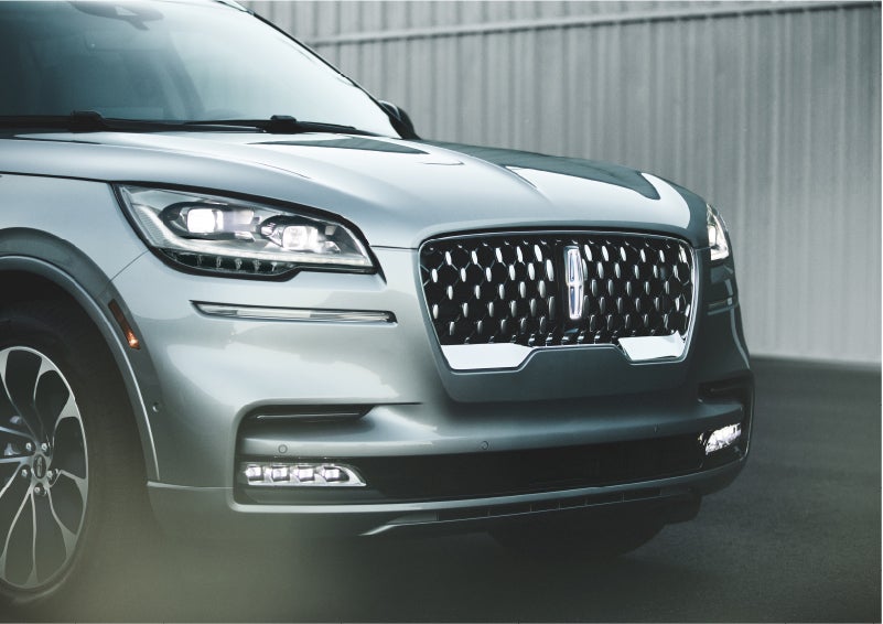 The available adaptive pixel LED headlamps of the 2023 Lincoln Aviator® SUV activated | Golden Circle Lincoln in Jackson TN