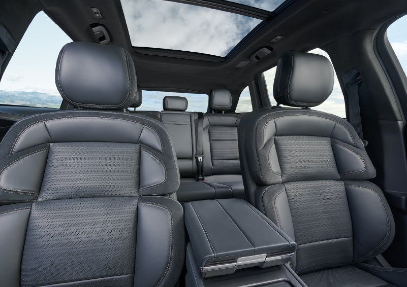 The spacious second row and available panoramic Vista Roof® is shown. | Golden Circle Lincoln in Jackson TN