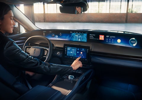 The driver of a 2024 Lincoln Nautilus® SUV interacts with the center touchscreen. | Golden Circle Lincoln in Jackson TN